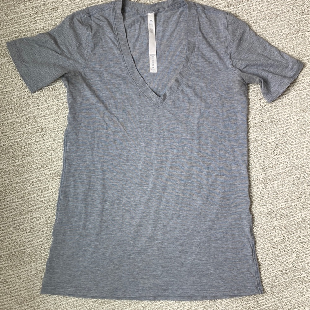 Lululemon grey tee - Picture 2 of 5